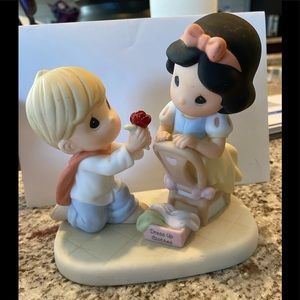 Disney precious moments Snow White with a smile and a song